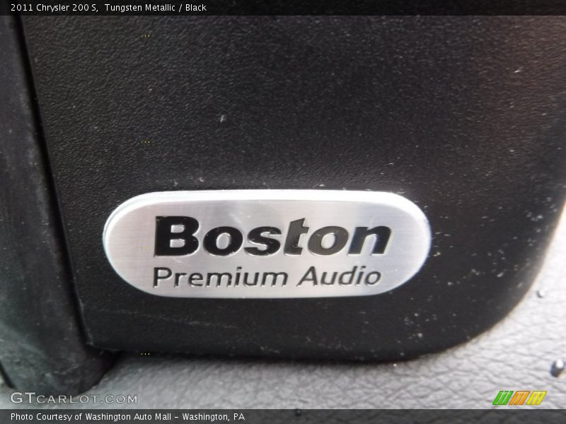 Tungsten Metallic / Black 2011 Chrysler 200 S
