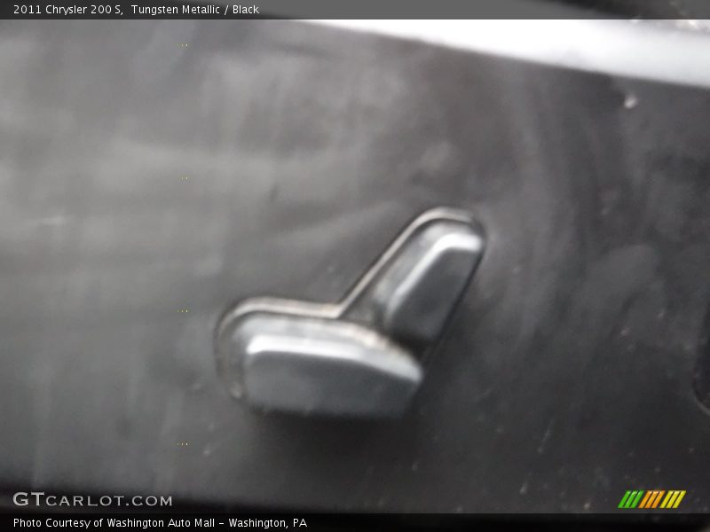 Tungsten Metallic / Black 2011 Chrysler 200 S