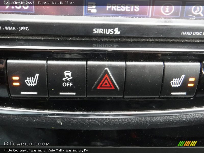 Tungsten Metallic / Black 2011 Chrysler 200 S