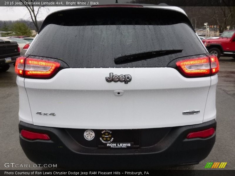 Bright White / Black 2016 Jeep Cherokee Latitude 4x4