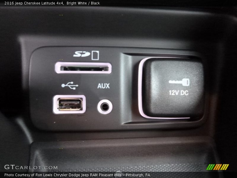 Bright White / Black 2016 Jeep Cherokee Latitude 4x4