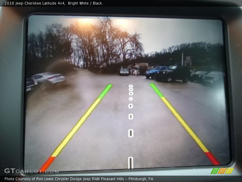 Bright White / Black 2016 Jeep Cherokee Latitude 4x4