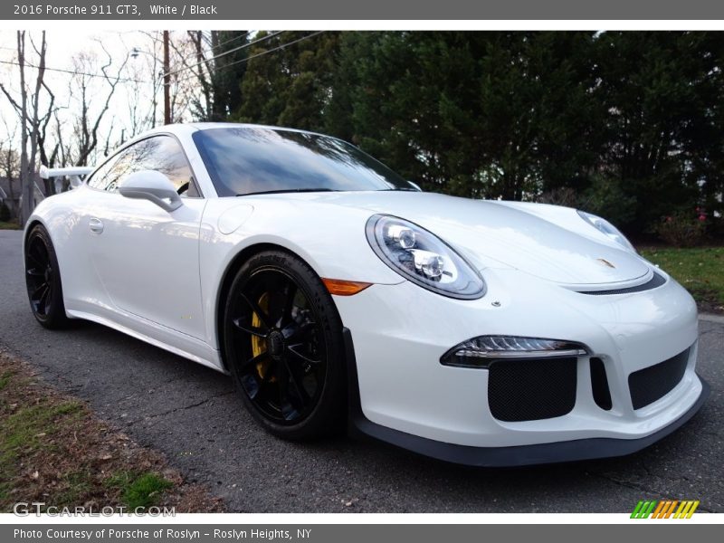 Front 3/4 View of 2016 911 GT3