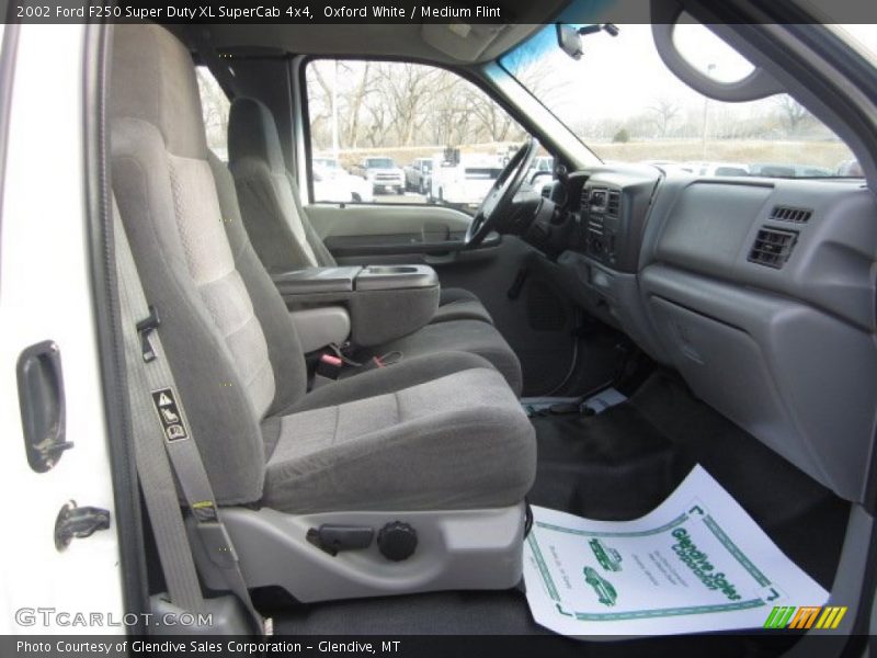 Oxford White / Medium Flint 2002 Ford F250 Super Duty XL SuperCab 4x4