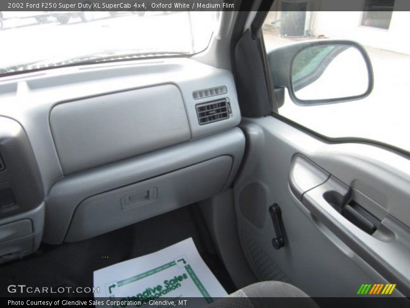 Oxford White / Medium Flint 2002 Ford F250 Super Duty XL SuperCab 4x4