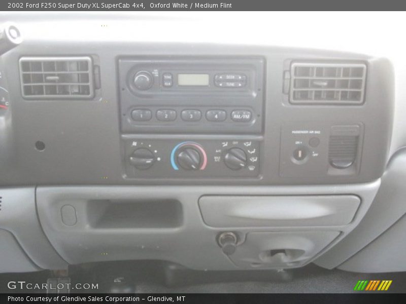 Oxford White / Medium Flint 2002 Ford F250 Super Duty XL SuperCab 4x4