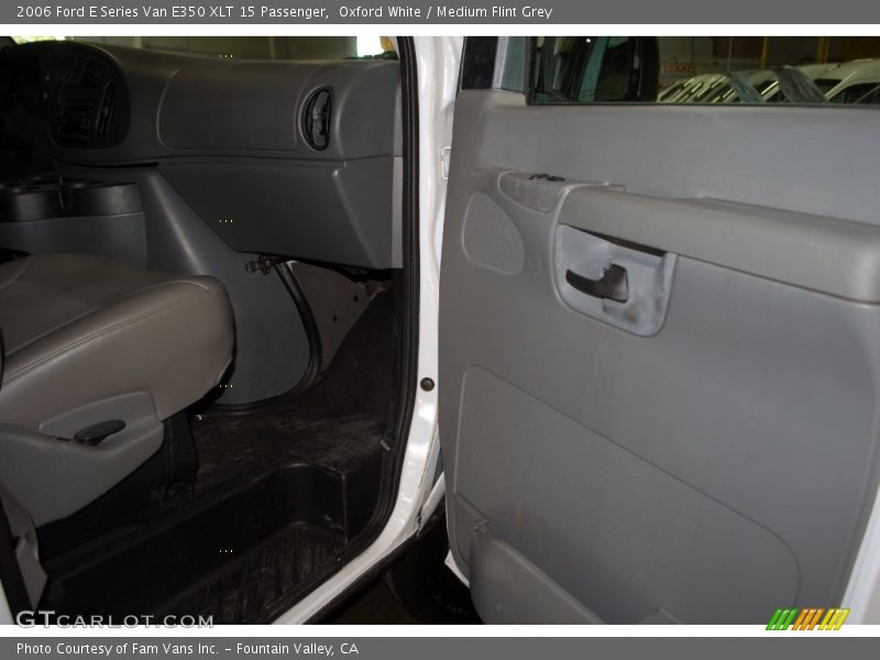 Oxford White / Medium Flint Grey 2006 Ford E Series Van E350 XLT 15 Passenger