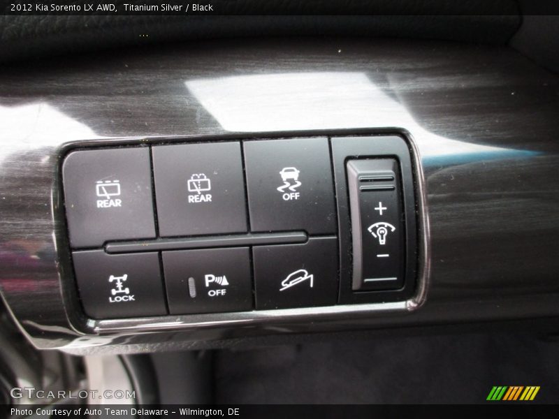 Titanium Silver / Black 2012 Kia Sorento LX AWD