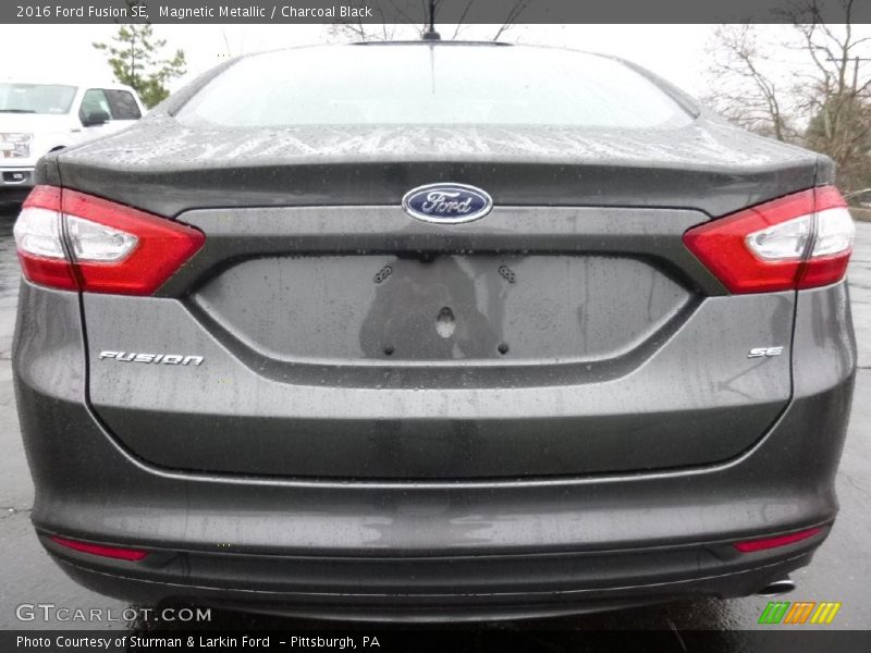 Magnetic Metallic / Charcoal Black 2016 Ford Fusion SE