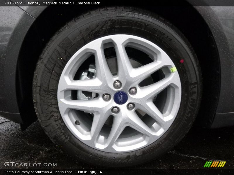 Magnetic Metallic / Charcoal Black 2016 Ford Fusion SE