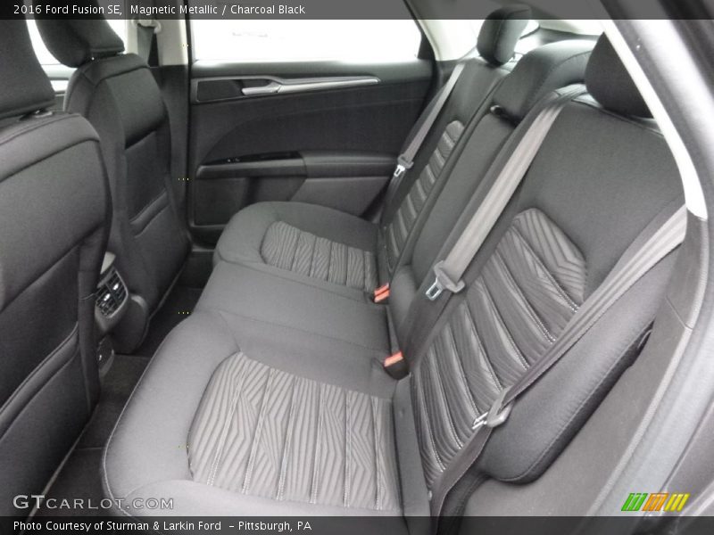 Magnetic Metallic / Charcoal Black 2016 Ford Fusion SE