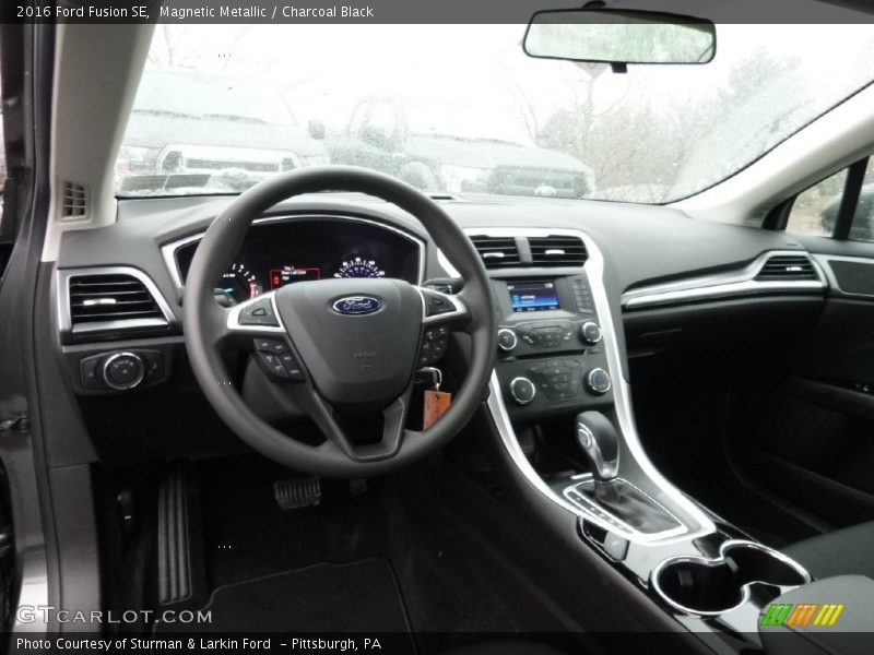 Magnetic Metallic / Charcoal Black 2016 Ford Fusion SE
