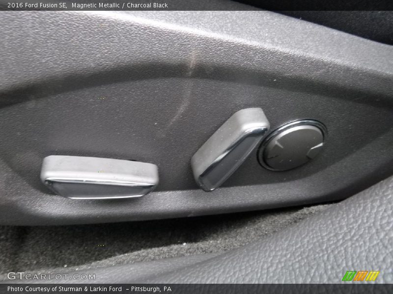 Magnetic Metallic / Charcoal Black 2016 Ford Fusion SE