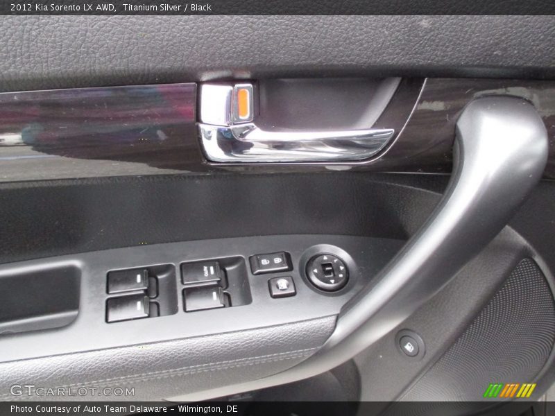 Titanium Silver / Black 2012 Kia Sorento LX AWD