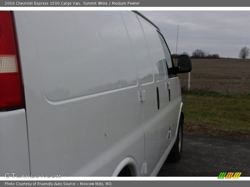 Summit White / Medium Pewter 2009 Chevrolet Express 1500 Cargo Van
