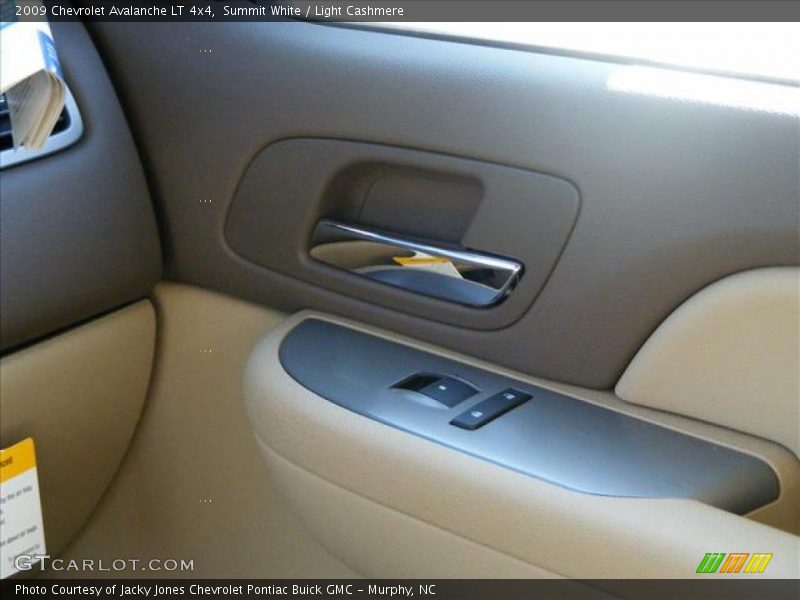 Summit White / Light Cashmere 2009 Chevrolet Avalanche LT 4x4