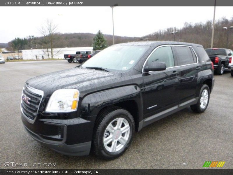 Front 3/4 View of 2016 Terrain SLE