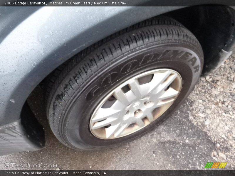 Magnesium Green Pearl / Medium Slate Gray 2006 Dodge Caravan SE