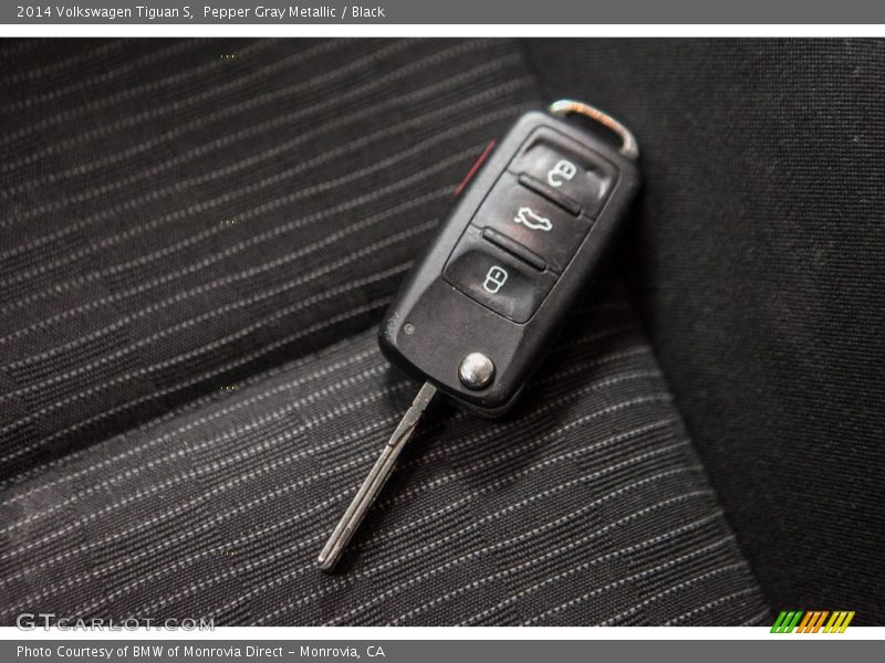 Pepper Gray Metallic / Black 2014 Volkswagen Tiguan S
