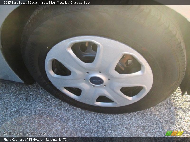 Ingot Silver Metallic / Charcoal Black 2015 Ford Focus S Sedan