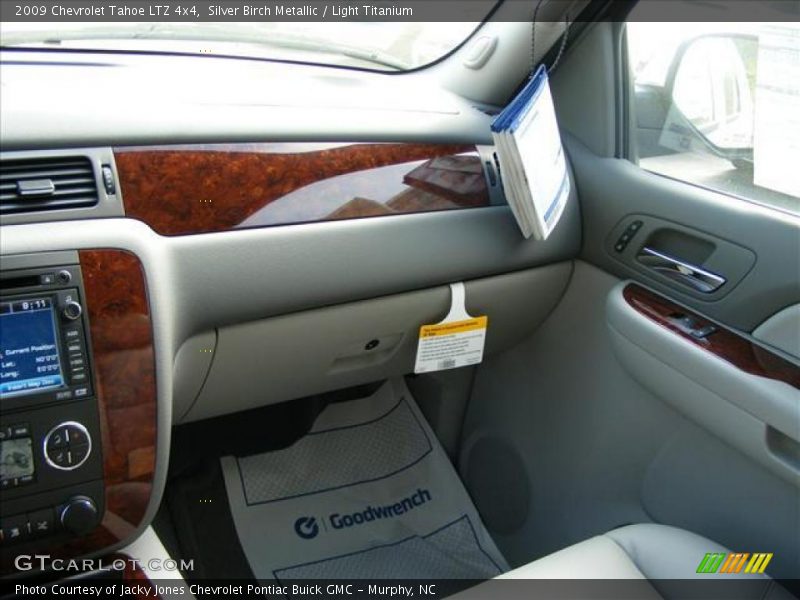 Silver Birch Metallic / Light Titanium 2009 Chevrolet Tahoe LTZ 4x4