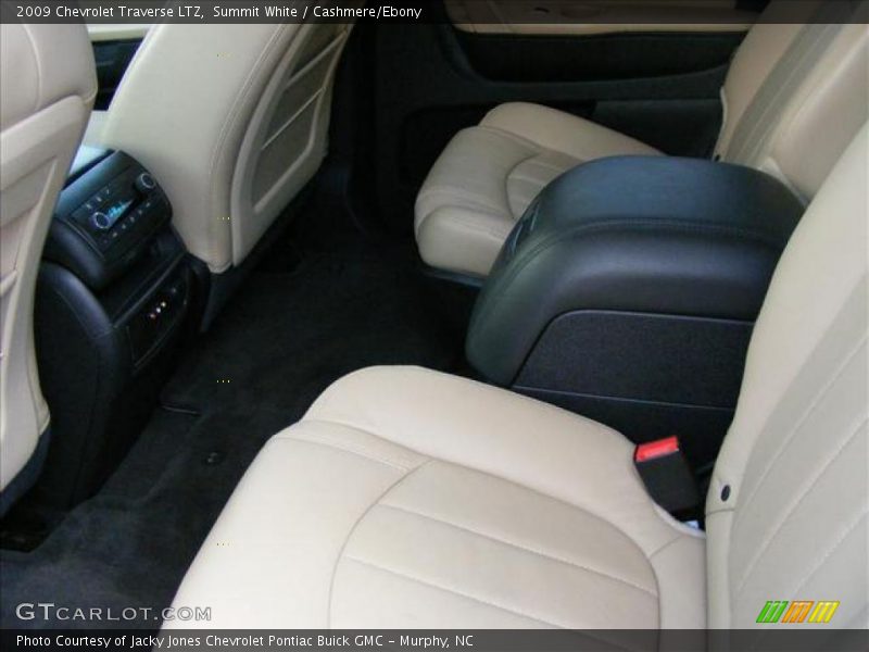 Summit White / Cashmere/Ebony 2009 Chevrolet Traverse LTZ