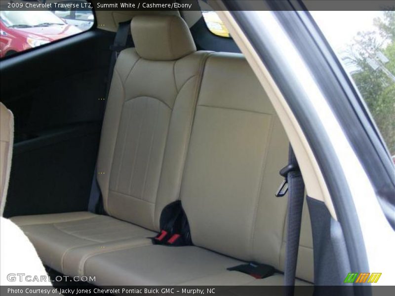 Summit White / Cashmere/Ebony 2009 Chevrolet Traverse LTZ