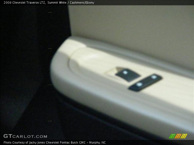 Summit White / Cashmere/Ebony 2009 Chevrolet Traverse LTZ