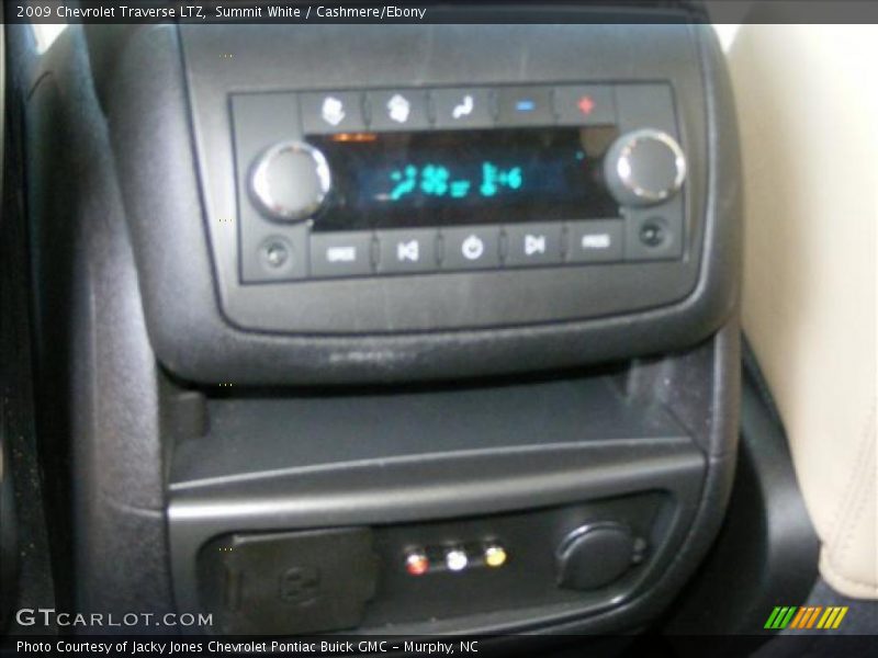 Summit White / Cashmere/Ebony 2009 Chevrolet Traverse LTZ