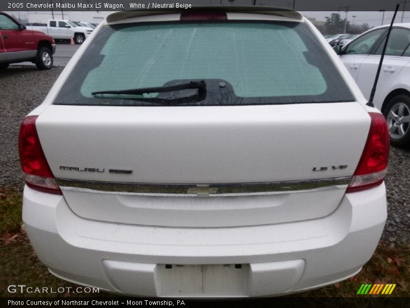 White / Neutral Beige 2005 Chevrolet Malibu Maxx LS Wagon