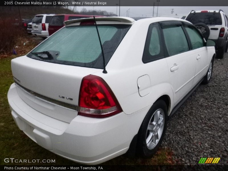 White / Neutral Beige 2005 Chevrolet Malibu Maxx LS Wagon