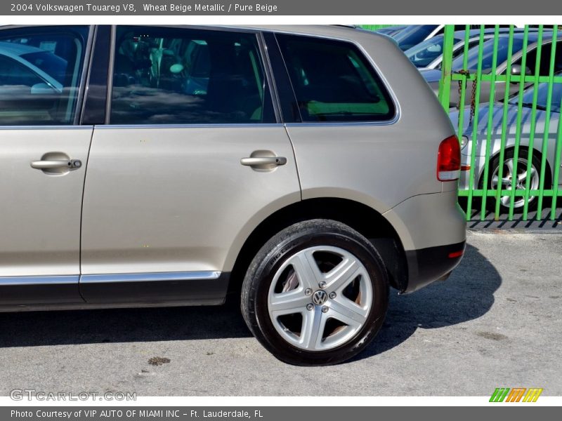 Wheat Beige Metallic / Pure Beige 2004 Volkswagen Touareg V8