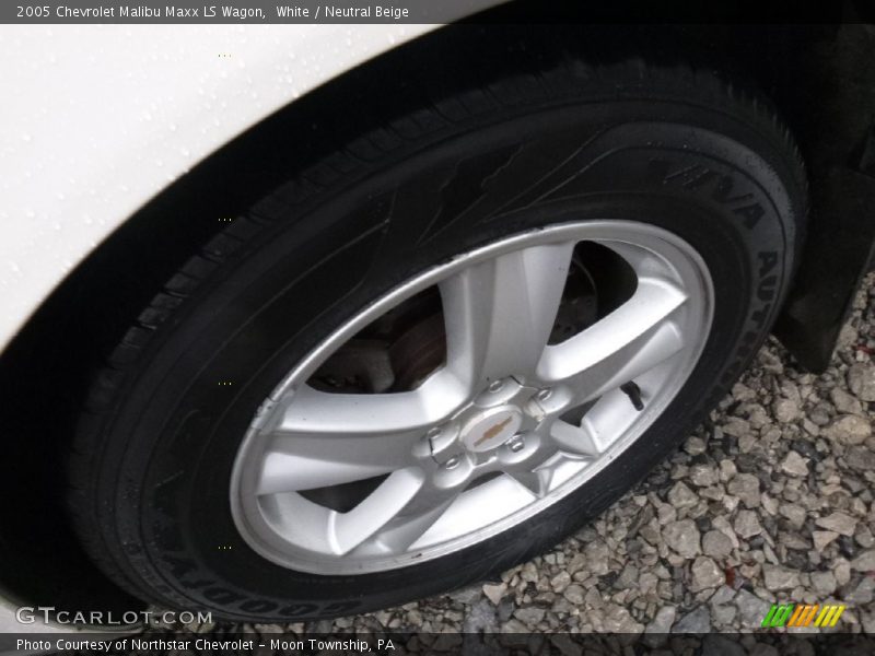 White / Neutral Beige 2005 Chevrolet Malibu Maxx LS Wagon