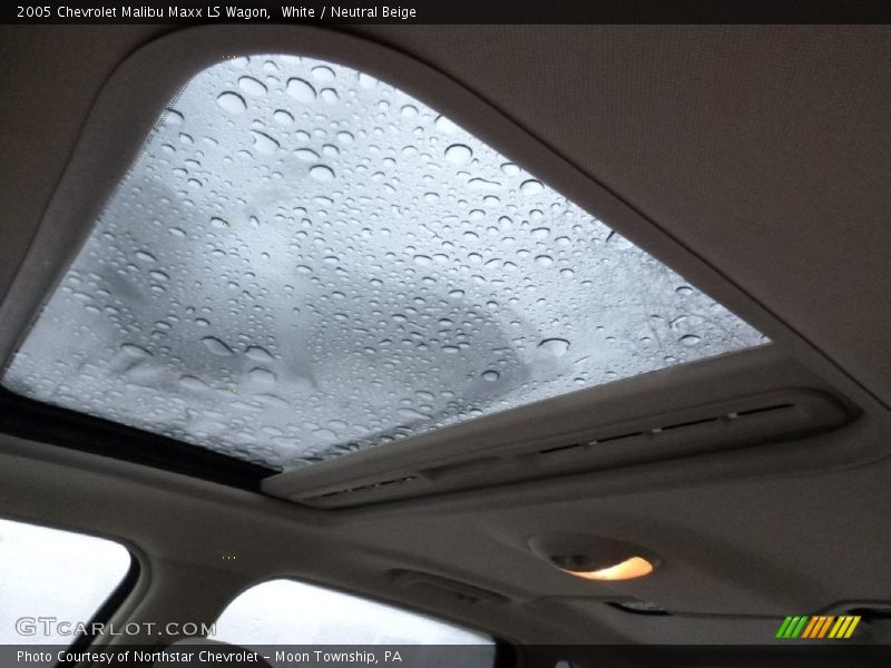White / Neutral Beige 2005 Chevrolet Malibu Maxx LS Wagon