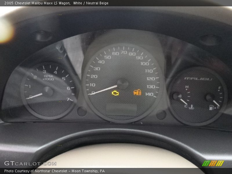 White / Neutral Beige 2005 Chevrolet Malibu Maxx LS Wagon