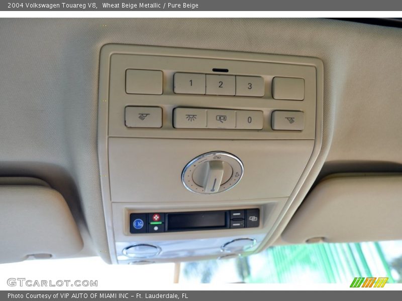 Wheat Beige Metallic / Pure Beige 2004 Volkswagen Touareg V8