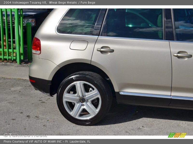 Wheat Beige Metallic / Pure Beige 2004 Volkswagen Touareg V8