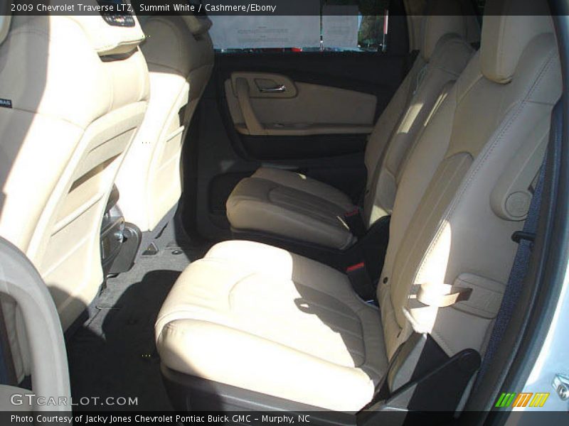Summit White / Cashmere/Ebony 2009 Chevrolet Traverse LTZ
