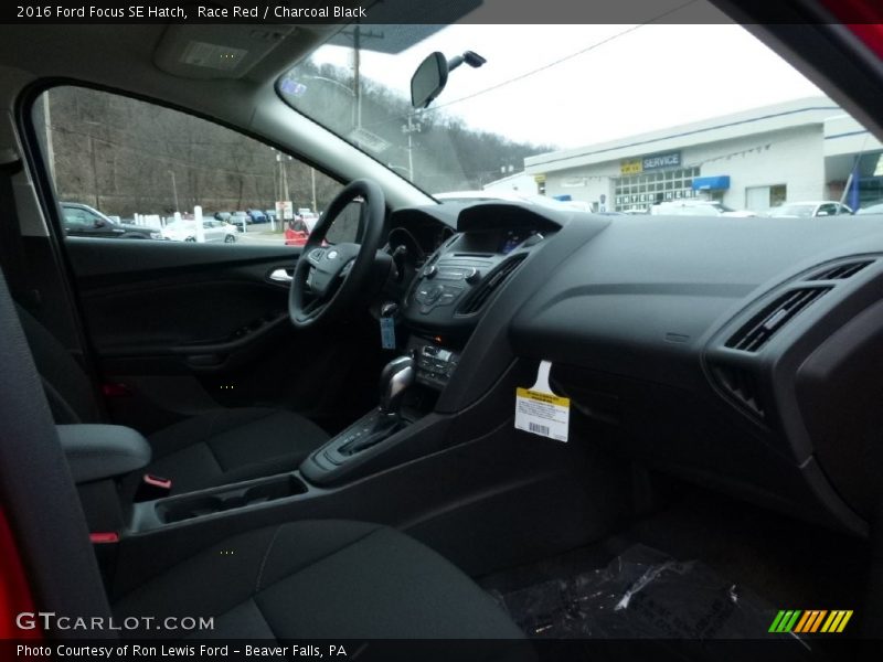 Race Red / Charcoal Black 2016 Ford Focus SE Hatch
