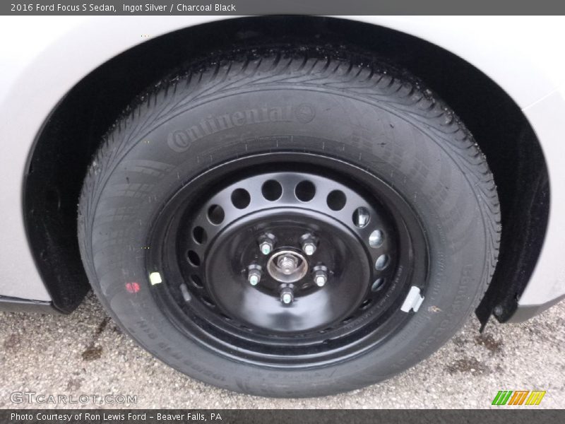 Ingot Silver / Charcoal Black 2016 Ford Focus S Sedan