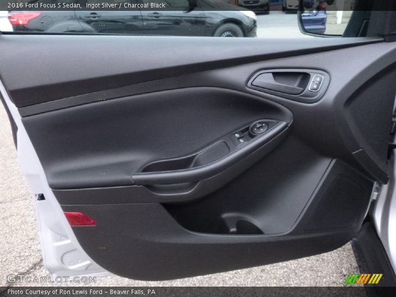 Ingot Silver / Charcoal Black 2016 Ford Focus S Sedan