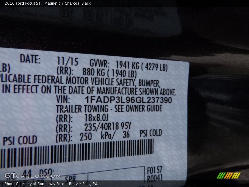 Magnetic / Charcoal Black 2016 Ford Focus ST