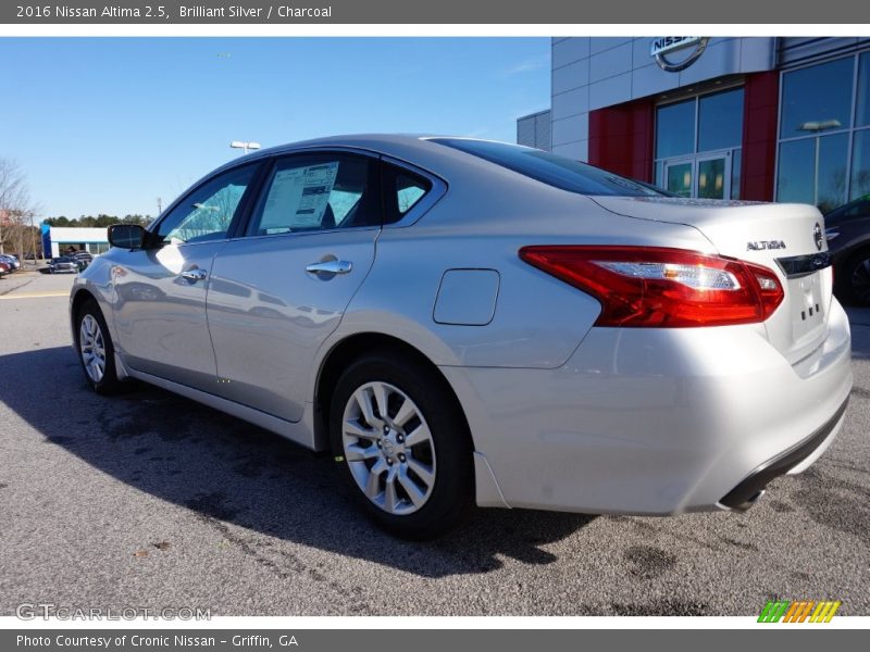 Brilliant Silver / Charcoal 2016 Nissan Altima 2.5