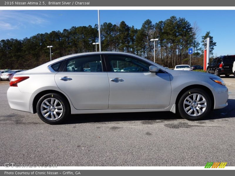 Brilliant Silver / Charcoal 2016 Nissan Altima 2.5
