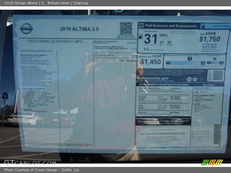 Brilliant Silver / Charcoal 2016 Nissan Altima 2.5