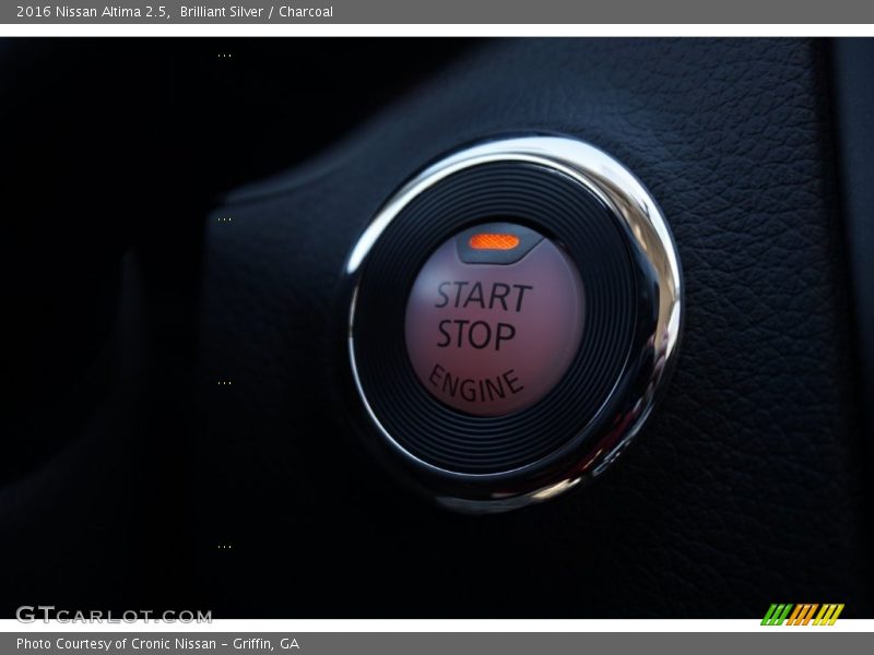 Brilliant Silver / Charcoal 2016 Nissan Altima 2.5