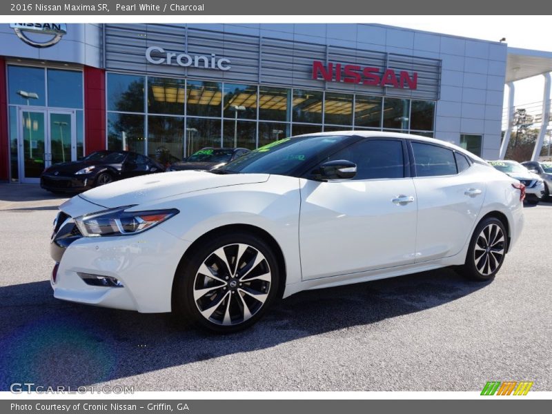 Pearl White / Charcoal 2016 Nissan Maxima SR