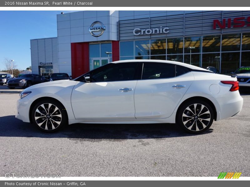 Pearl White / Charcoal 2016 Nissan Maxima SR