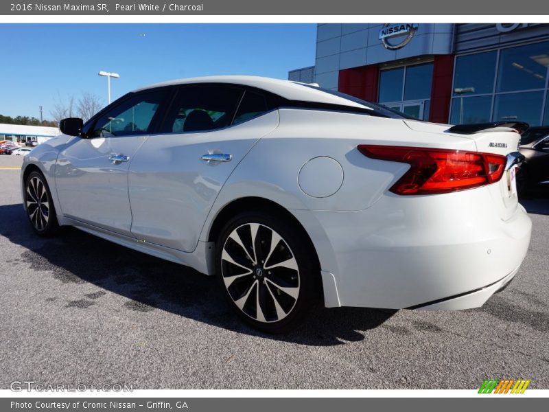 Pearl White / Charcoal 2016 Nissan Maxima SR