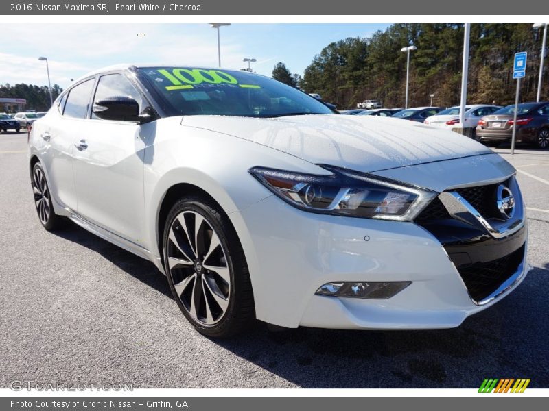 Pearl White / Charcoal 2016 Nissan Maxima SR
